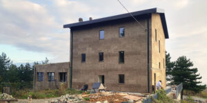 L'edificio Basecamp di Cervarezza è rivestito in sughero faccia a vista CORKPAN MD FACCIATA